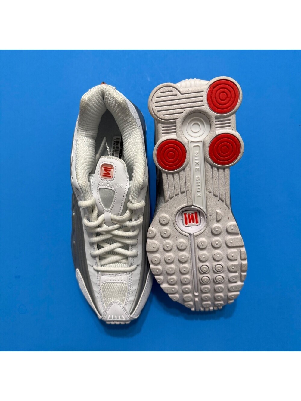 Nike Air Shox R4 White Metallic Shoes Sneakers Running AR3565 101 Women’s New - Picture 5 of 10